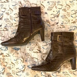 Cute faux alligator booties!